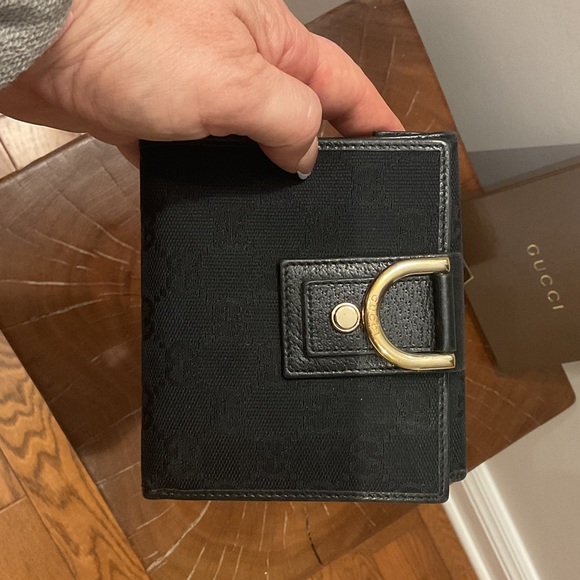 Unisex Gucci Black Wallet with Gold Hardware - Picture 5 of 6